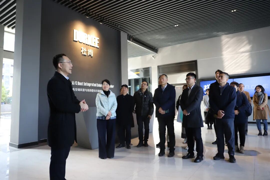 金沙js9线路中心集团金海丰先生做外商企业做解说决